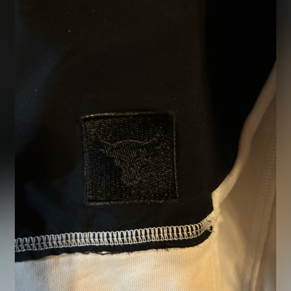 Under Armour Women’s Cream and Black Long Sleeve Sweatshirt with Front Pocket - Picture 4 of 7